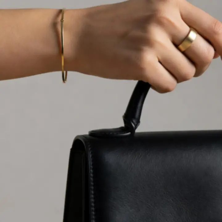 Minimalistische gouden sieraden